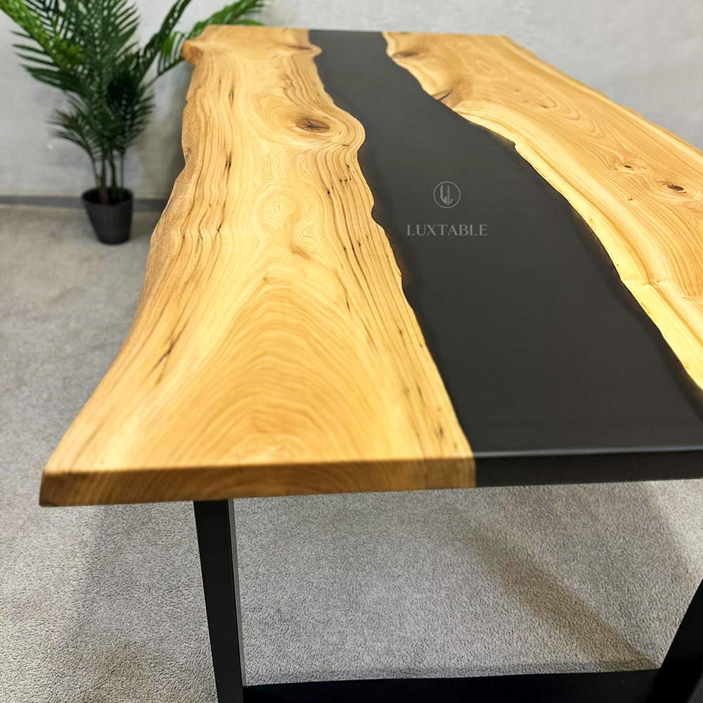 Epoxidharz Tische Alagoas aus europäischem Nussbaum und hellblauem Epoxidharz mit Metallic Effekt