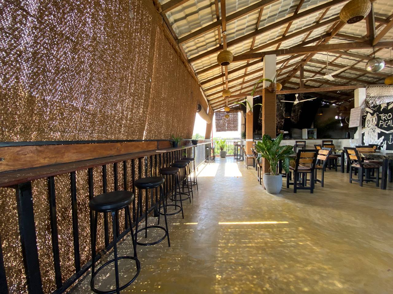 серф бар на крыше веллигама