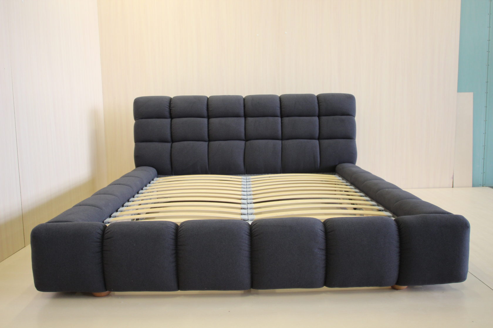 Удобно отзывы. Кровать Tufty-Bed. BB Italia Tufty Bed. B B Italia кровать Tufty. B&B Italia Tufty Bed реплика.