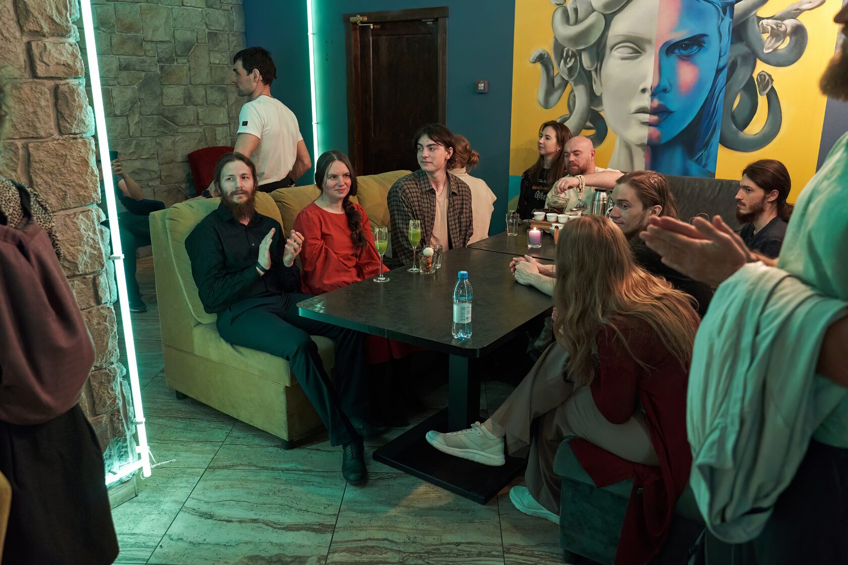 бар хамы. гагарина 14 омск хаммиллион. красивый бар. рок паб москва. бар хамелеон омск.