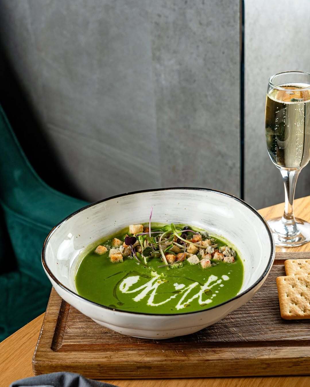 Первые блюда в Паблик кафе. Суп из спаржи.