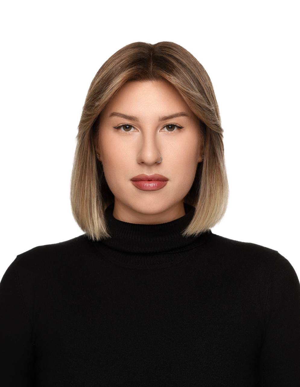 Мой интерес к маркетингу вырос из практического опыта: во время стажировки в fashion-ритейле (LPP Group) я ежедневно общалась с покупателями и училась замечать, что на самом деле влияет на их выбор — не то, что бренд говорит о себе, а то, как это воспринимает аудитория. 