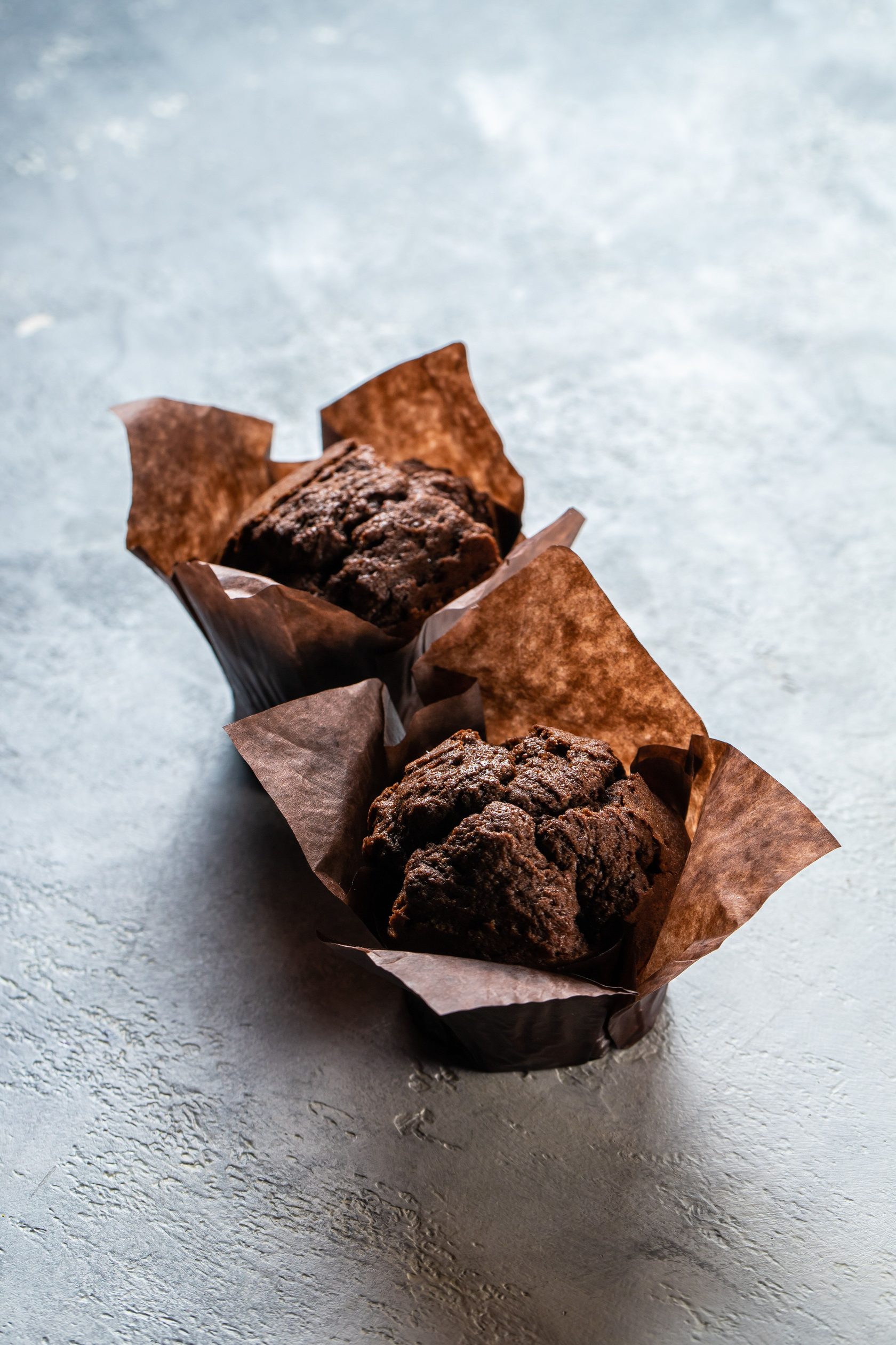 Маффин шоколадный с вишней