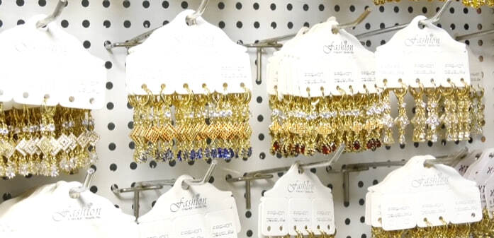 Бижутерия серьги длинные крупный план