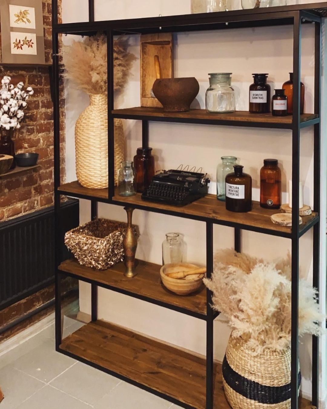 Мебель и изделия из металла и дерева на заказ.