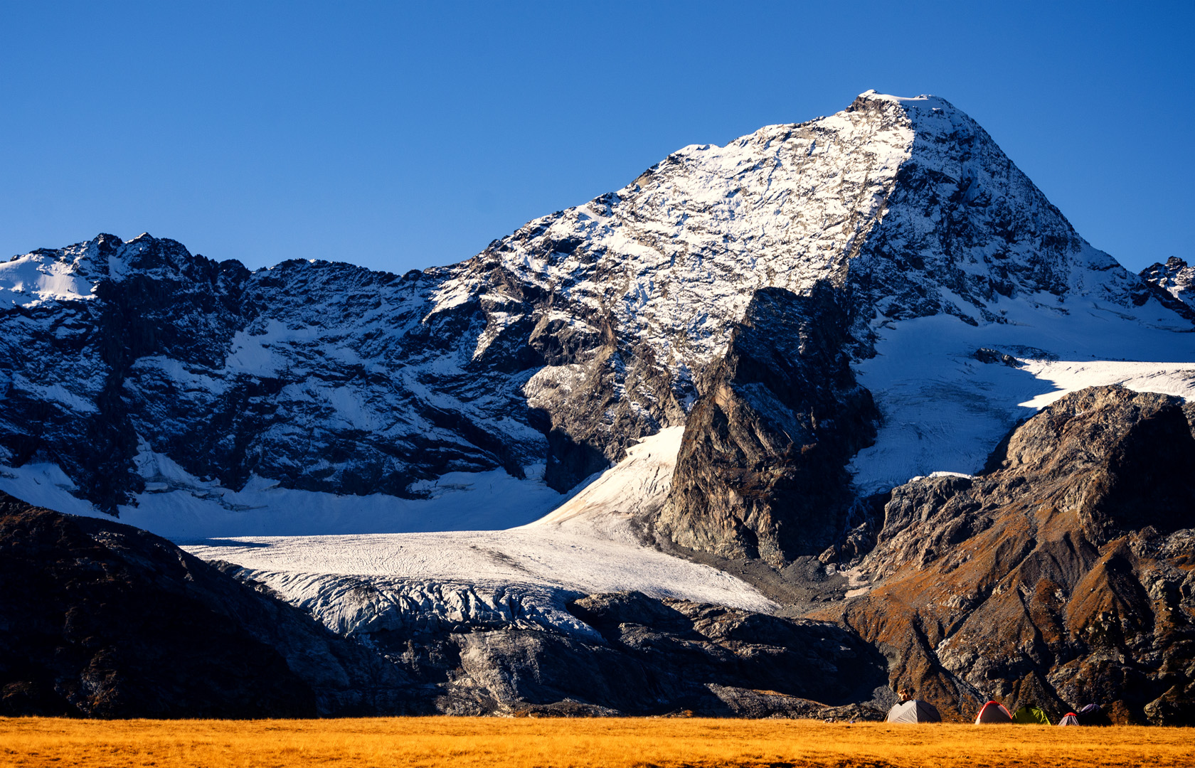 Вершина горы София и ледник. Карачаево-Черкесская республика. Район Архыз. Фотограф Севальнев Ян.