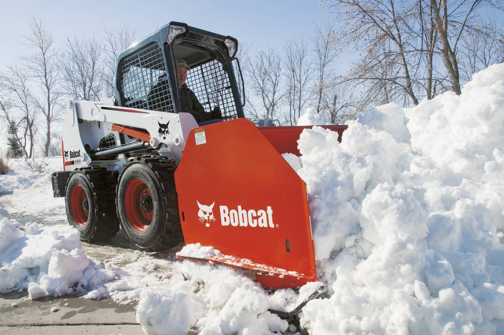 Мини снег. Погрузчик Bobcat s630. Снегоуборочный трактор Bobcat. Снегометатель Bobcat. Снегоуборочная техника Бобкэт.