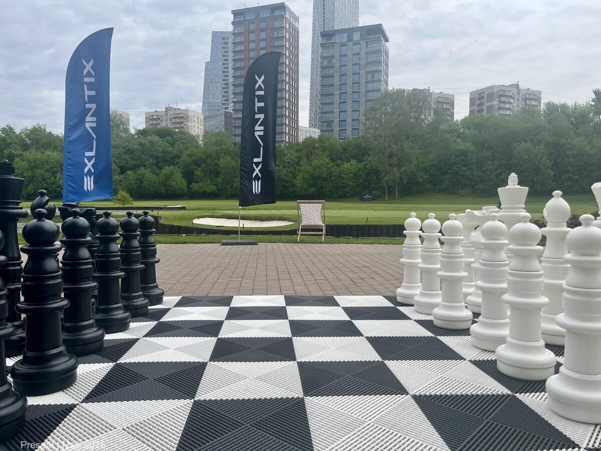 Панорама открытия сезона Московский гольф-клуб большие шахматы зеленые поля