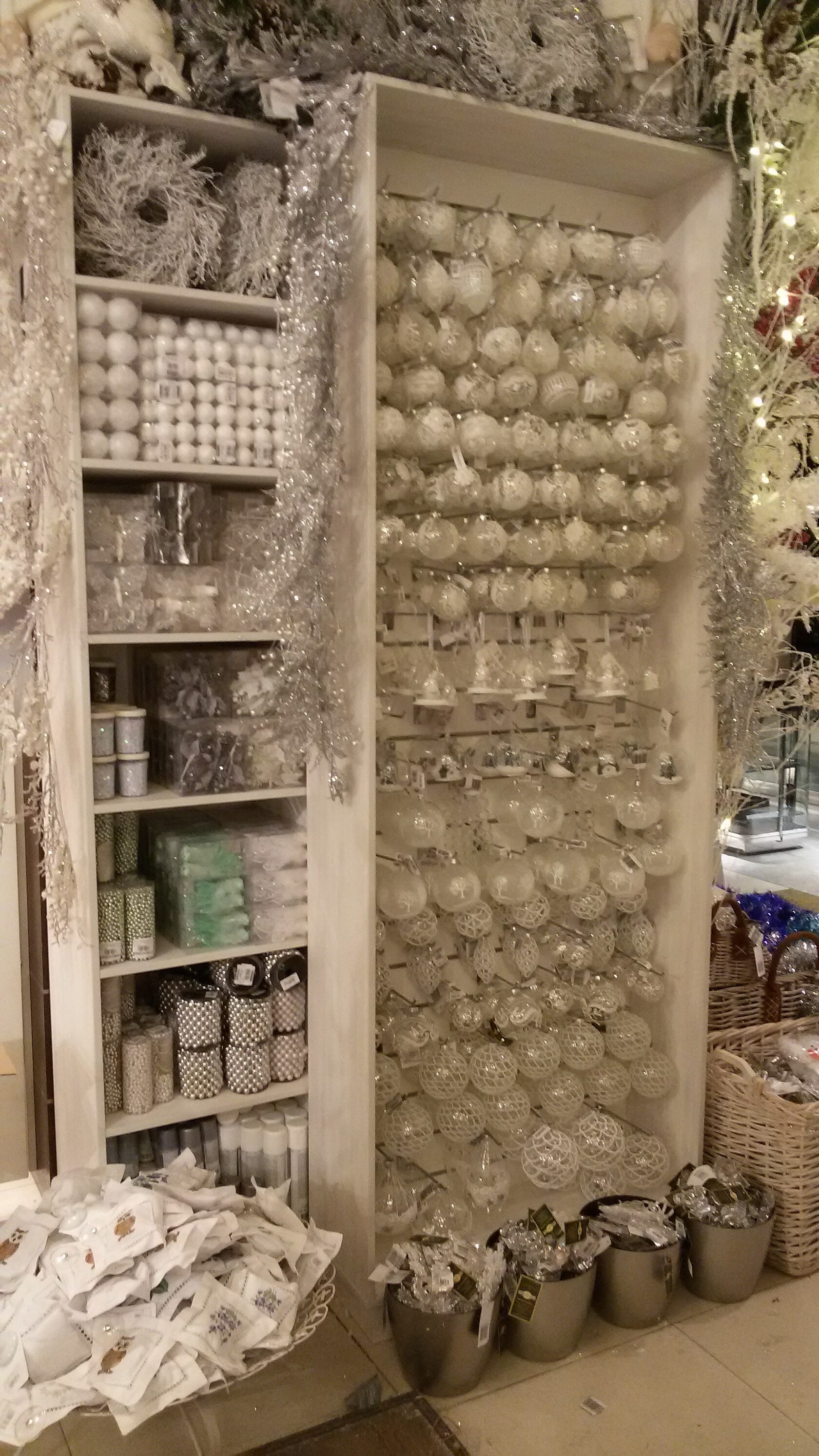 новогоднее оформление магазина фото