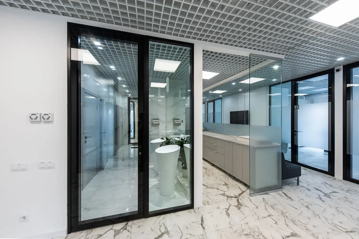 Офисные двери