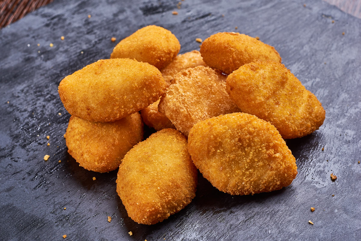 Наггетсы с картошкой. Nuggts. Чикен наггетсы котлета. Nuggts. Nuggts.