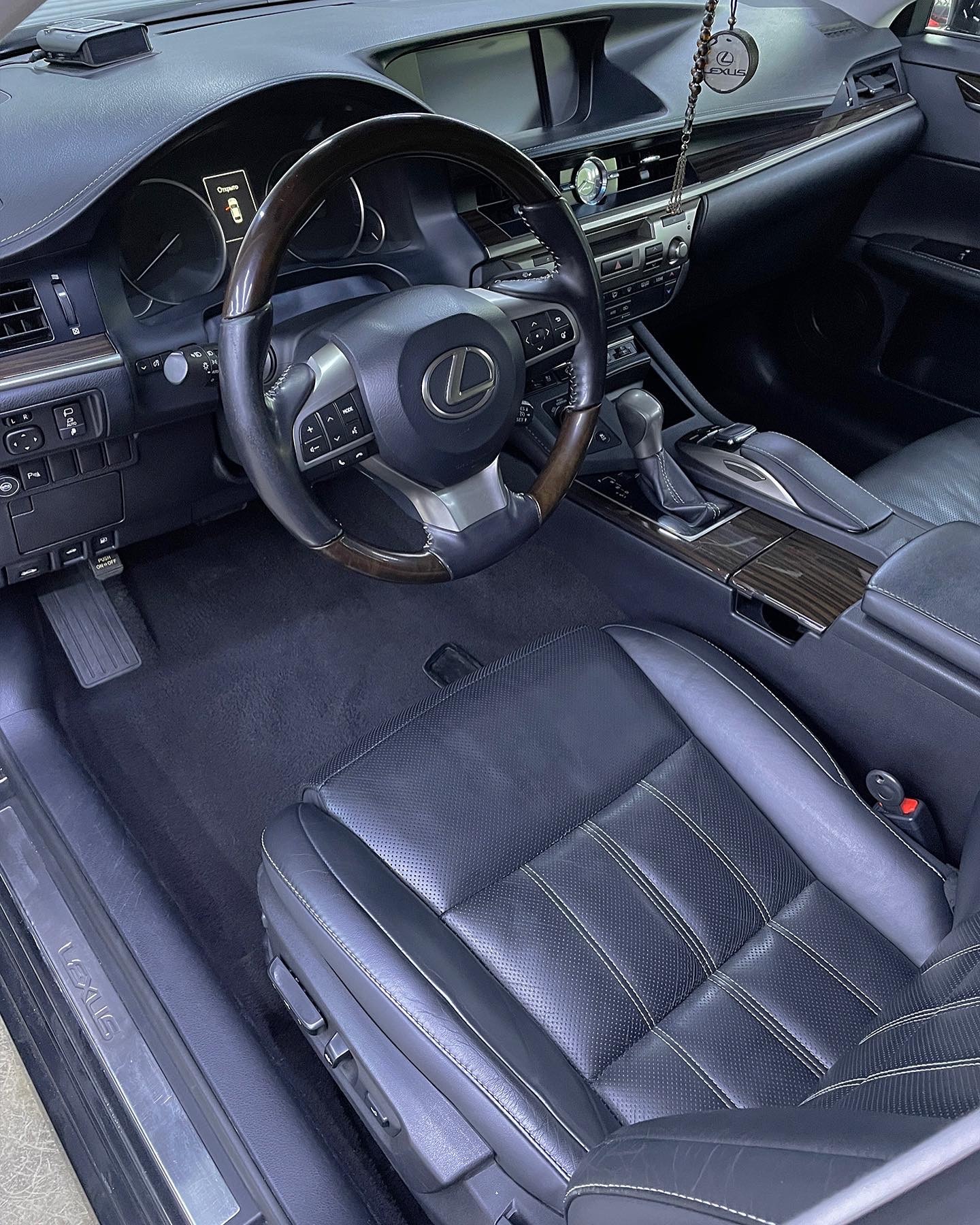 Lexus ES после химчистки