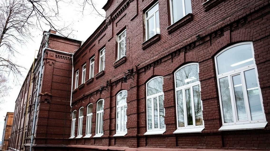 Фасад ликеро-водочного завода в Чебоксарах