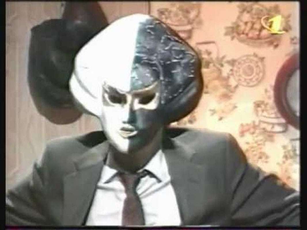 Маска первого канала. Передача моя семья с Валерием Комиссаровым маска. Передача человек в маске 1998.