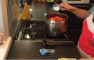 Приготовление салата из баклажанов с помидорами и болгарским перцем: шаг 5