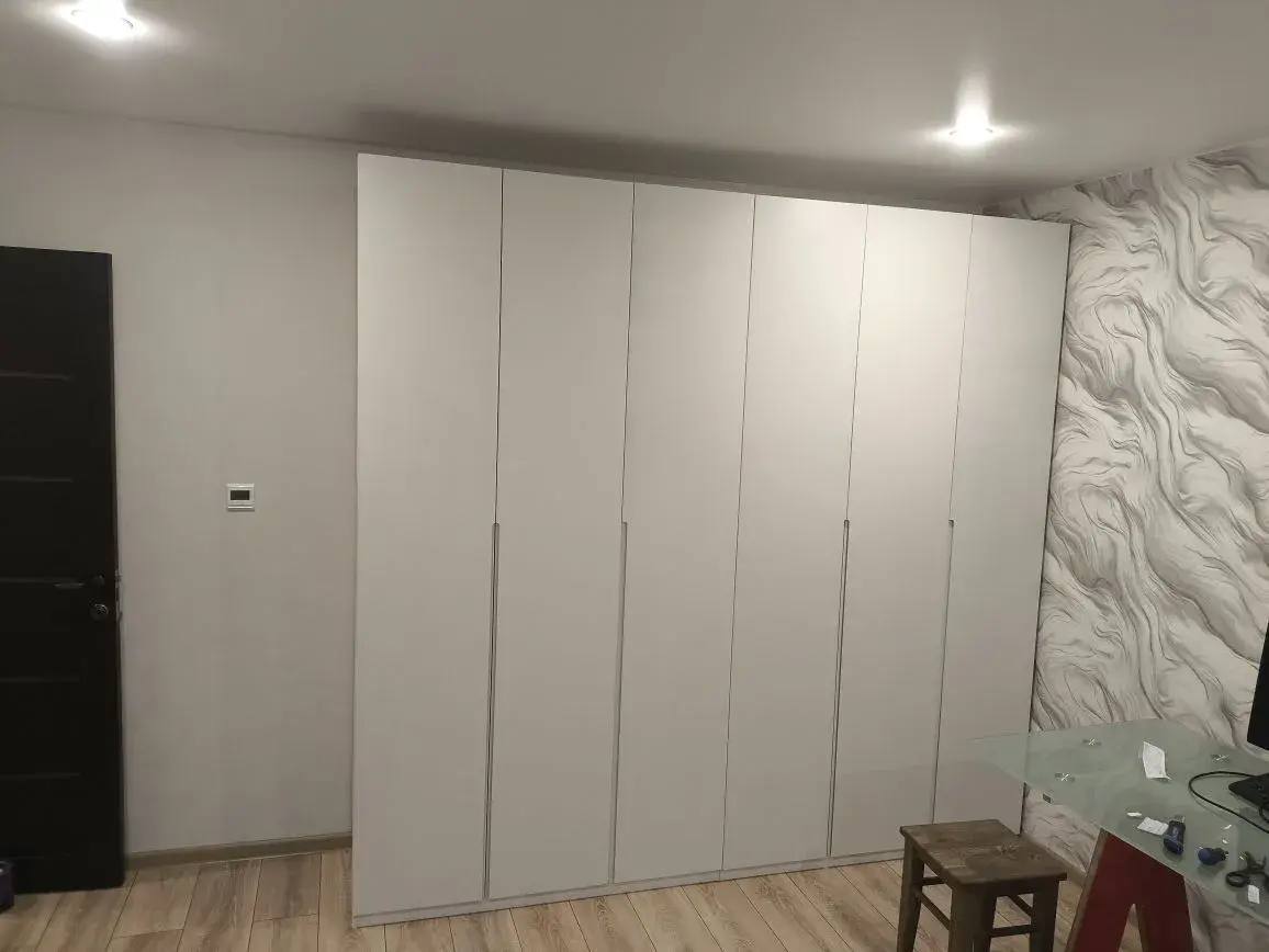 Шкафы из дерева