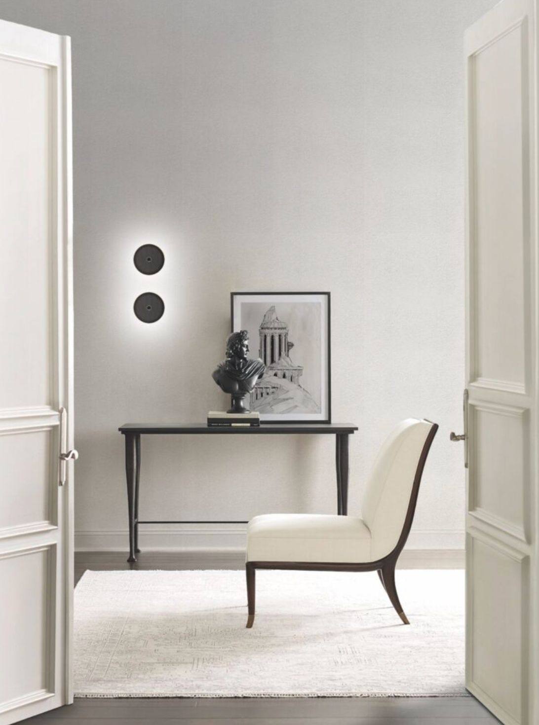 Lumisona не создаёт закрытые убежища и не предлагает бегство от реальности. Она создаёт баланс. Retreat — это момент, когда мир остаётся снаружи ровно настолько, чтобы стало возможным более глубокое возвращение внутрь. Не для исчезновения, а для присутствия — более спокойного, более ясного, более личного.