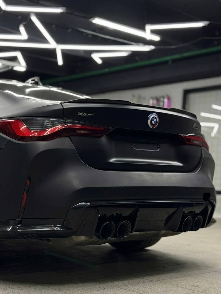 BMW M4 Competition в цветном полиуретане — фото 2