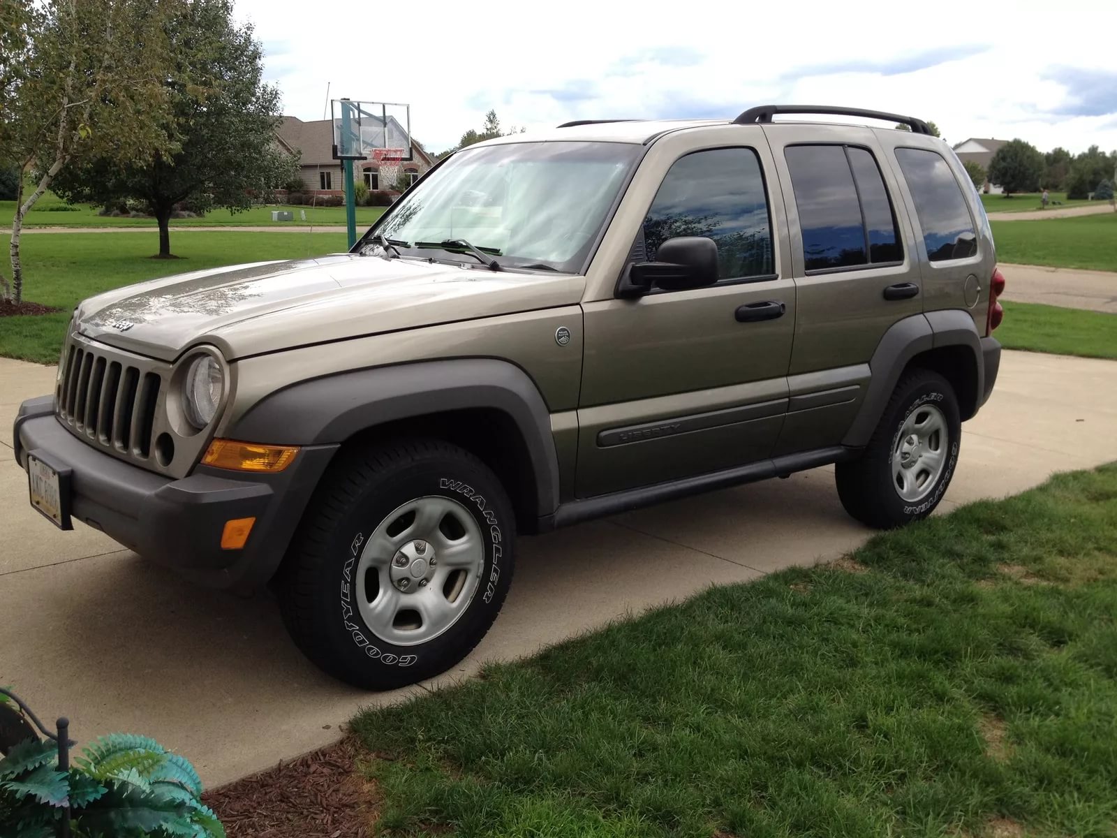 Jeep liberty 2007. Джип Либерти 2007. Jeep Liberty 2.0 МТ 2007. Шноркель Jeep Liberty 2007.