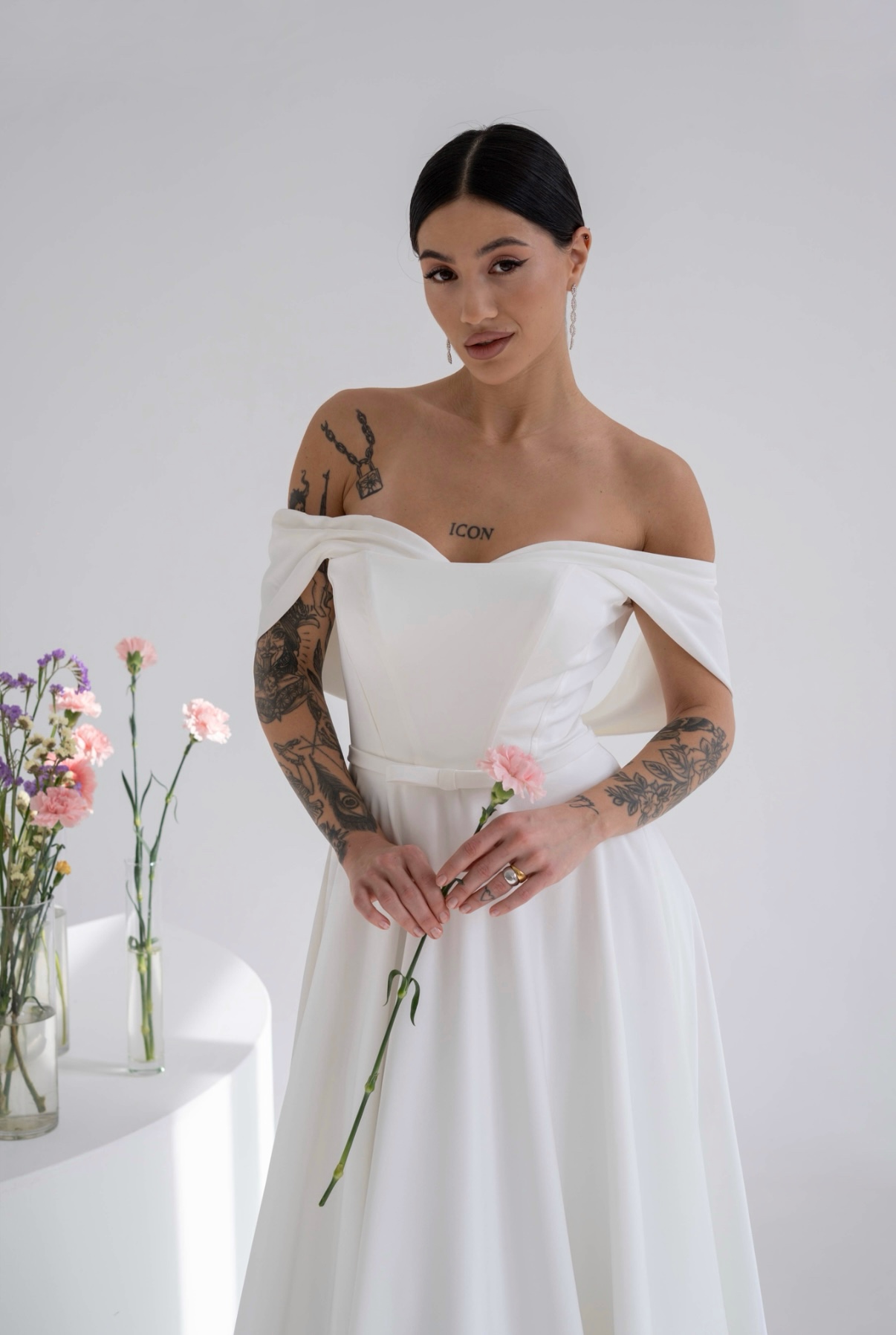 Свадебное платье атласное без кружева