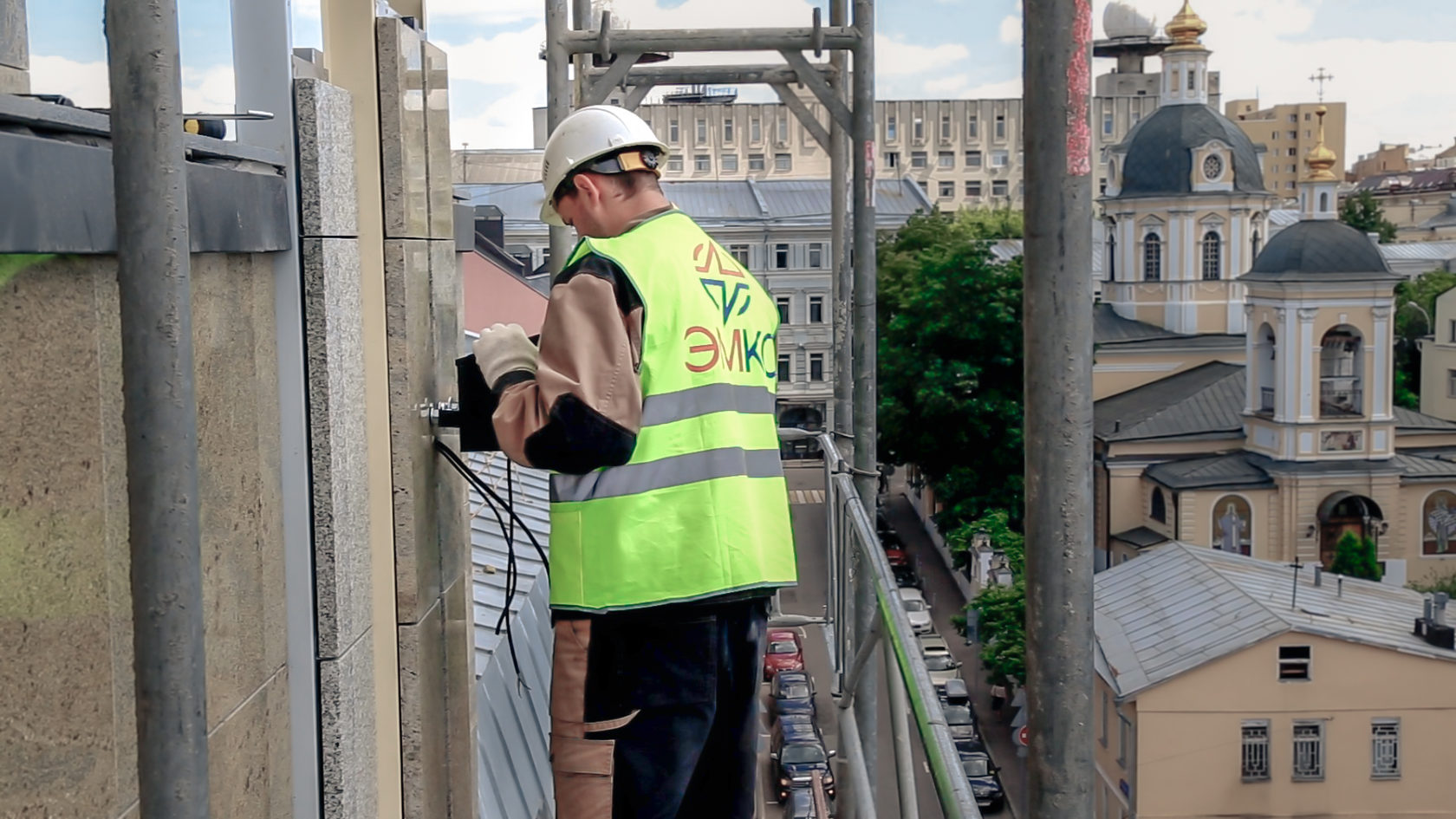 Монтаж фасадного освещения. Освещение фасада. Монтаж промышленного освещения. Подсветка фасада симферополь зои жильцовой. Подсветка фасадов зданий pww jazzway.