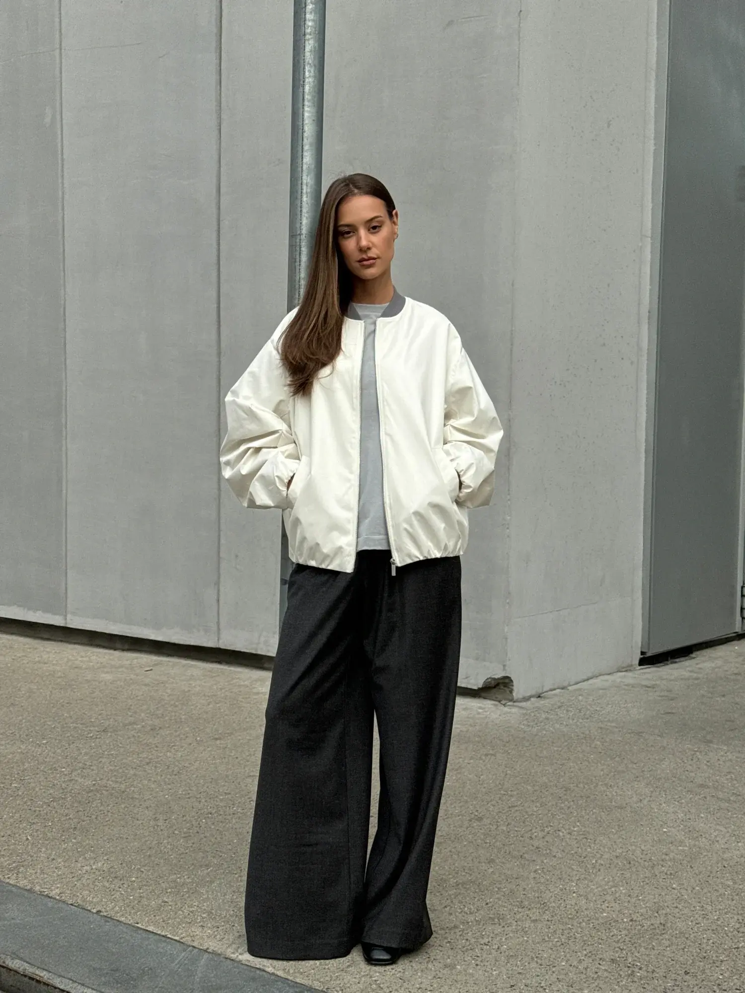 Бомбер с peach-эффектом от бренда KATYA BLANC, сборка на рукавах.