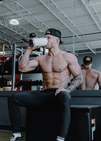 Спортивная одежда для мужчин от российских брендов