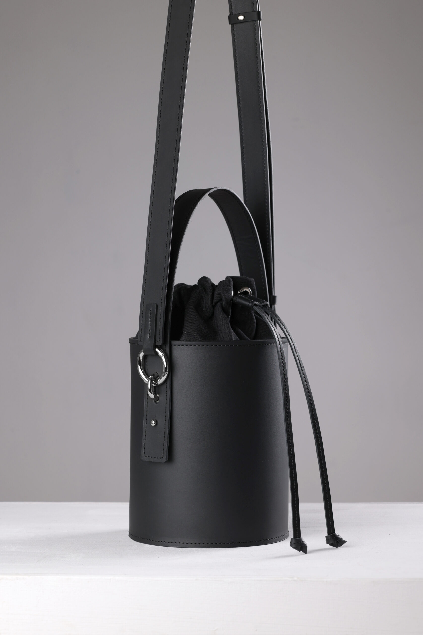 сумка ведро черного цвета, стильная сумка ведро 