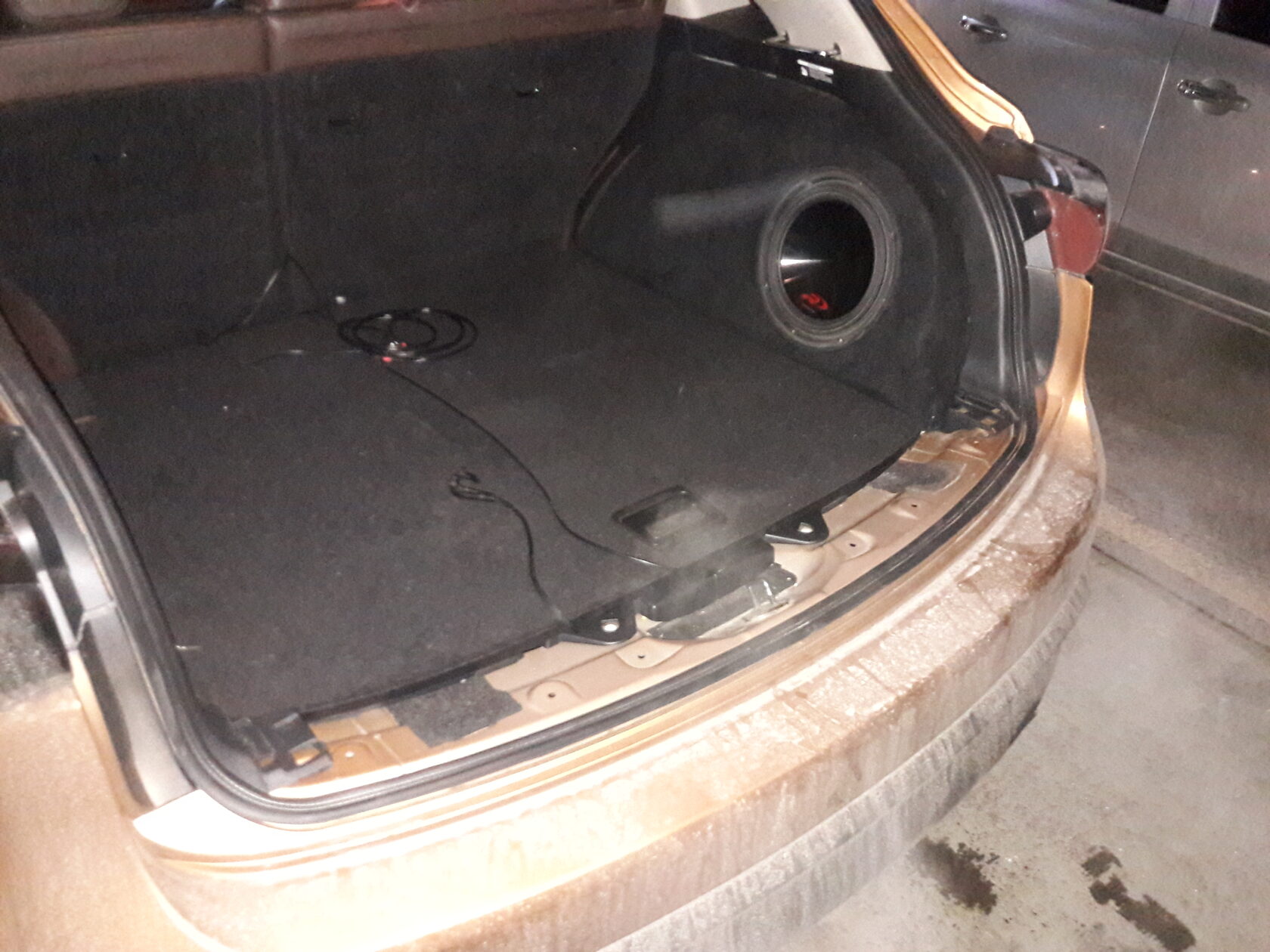 установка сабвуфера в infinity qx 70 fx37