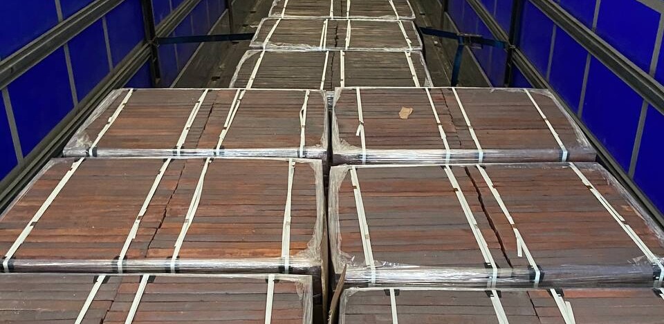 Как хранить и перевозить клинкерный кирпич зимой: практические рекомендации