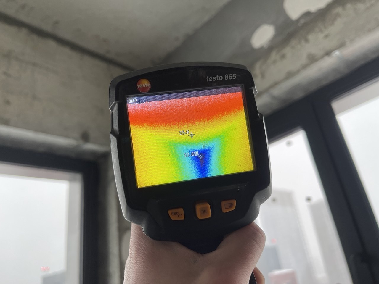 Промерзание в углу фасадной стены