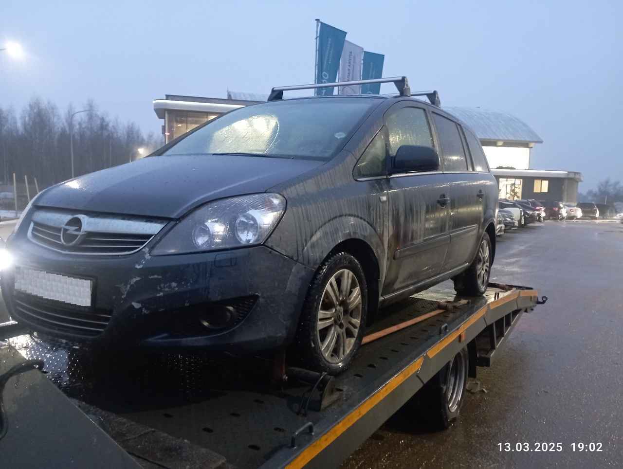 Эвакуация автомобиля Opel Zafira с Колтушского шоссе в городе Всеволожск, Ленинградская область