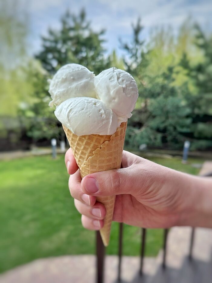 Мороженое с белым шоколадом