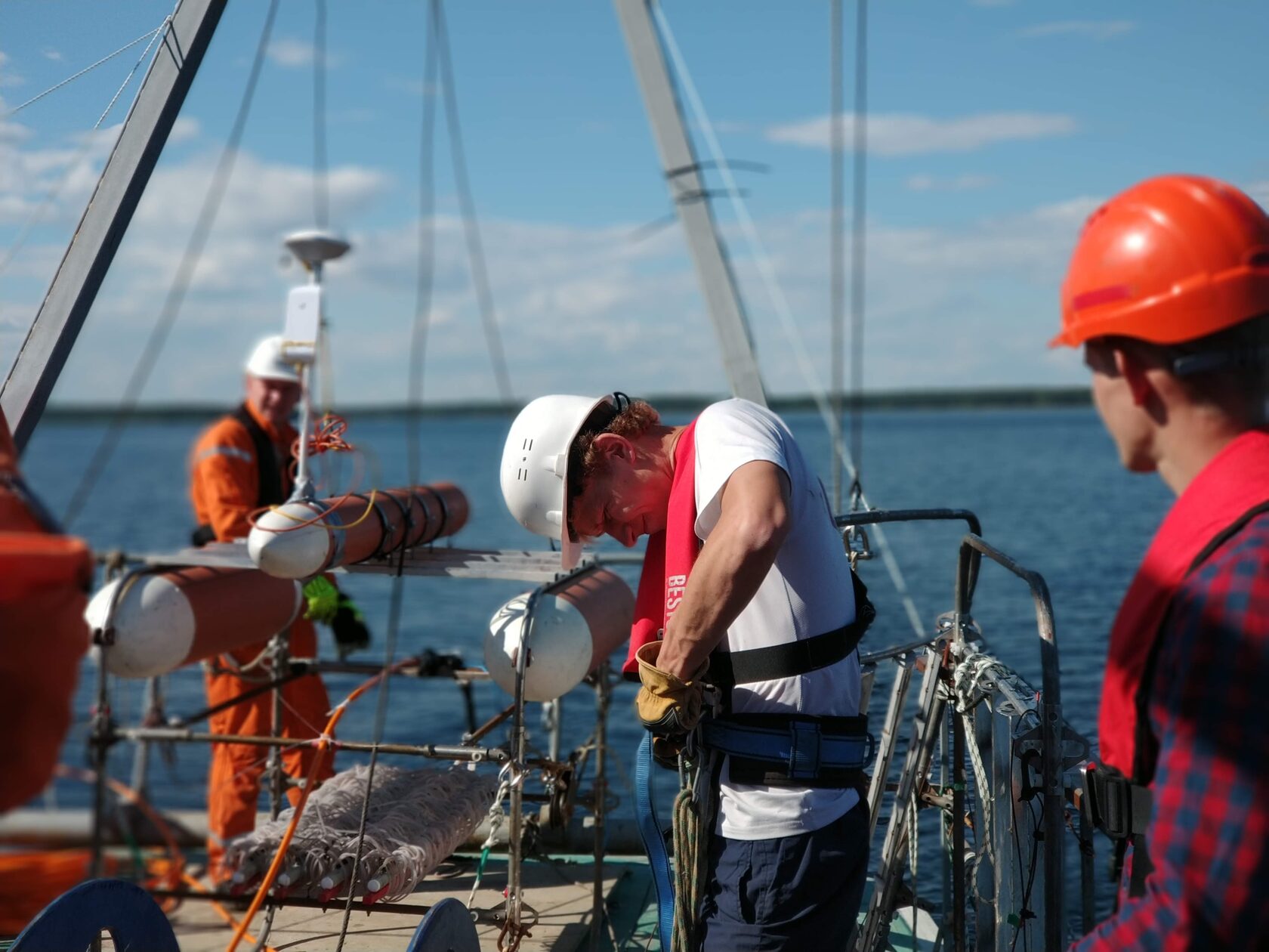 Training in marine geophysical research: theory and practice