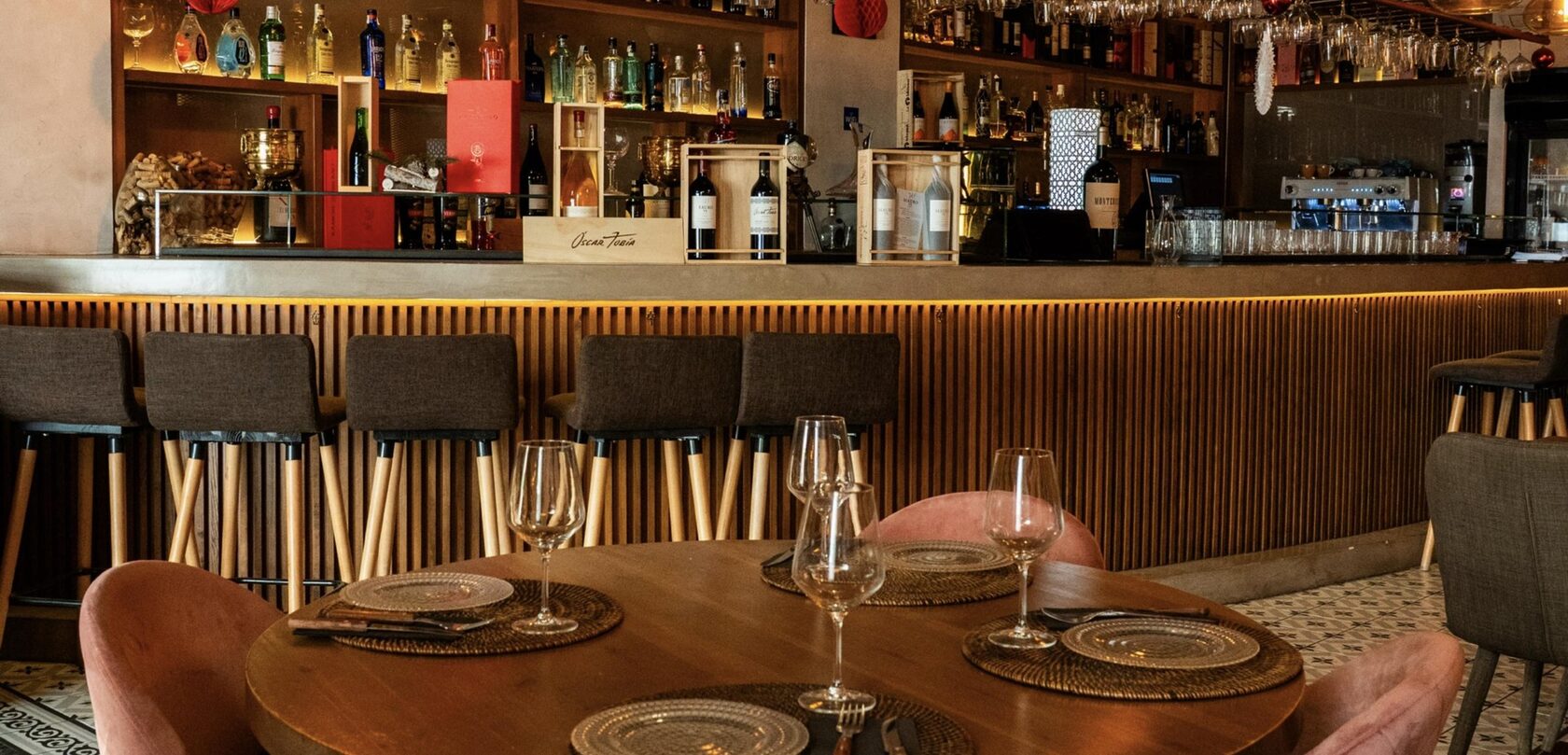 A table set with wine glasses in the Número Uno Steakhouse dining room