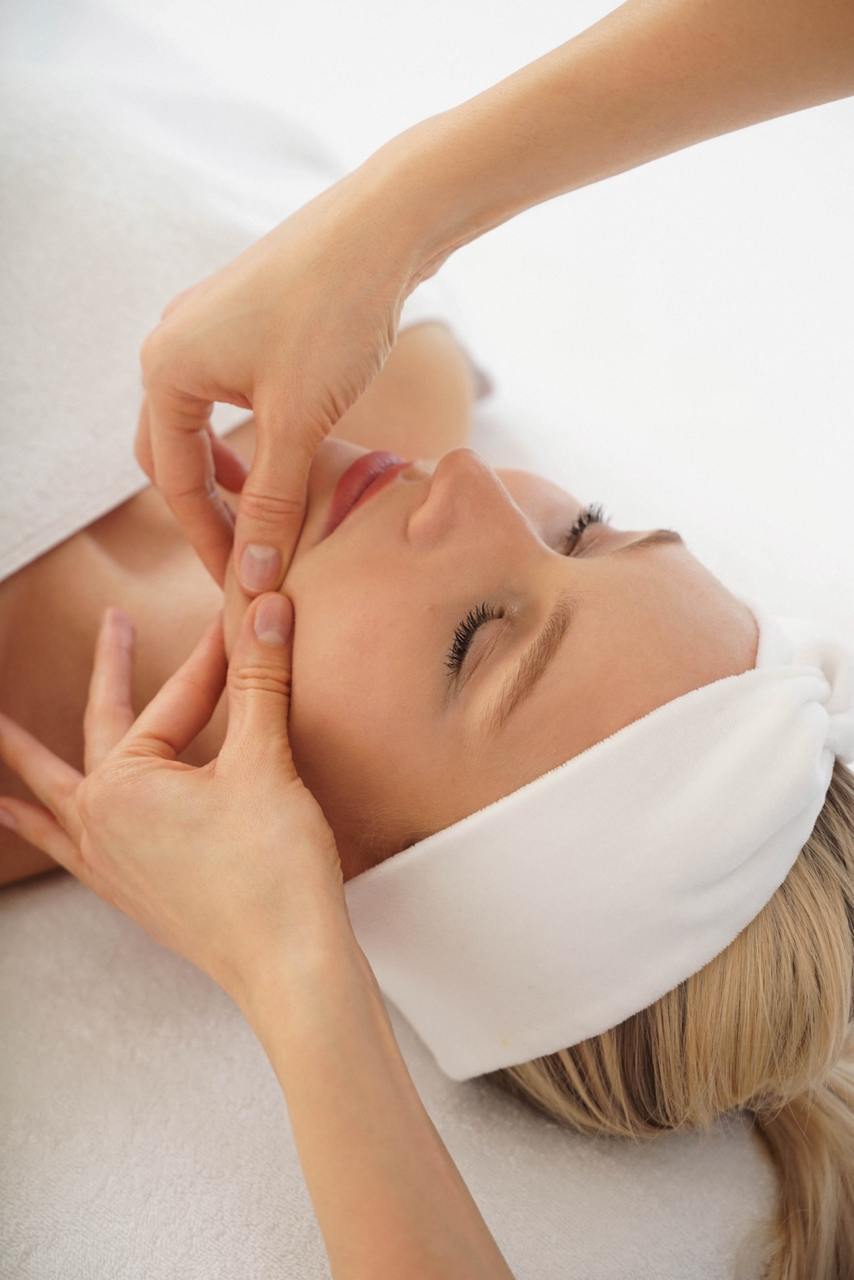 Секс машинасындағы порно Əйелі жіпті, күйеуі ұйықтап жатыр, ұйықтап жатқан əйелді бляды