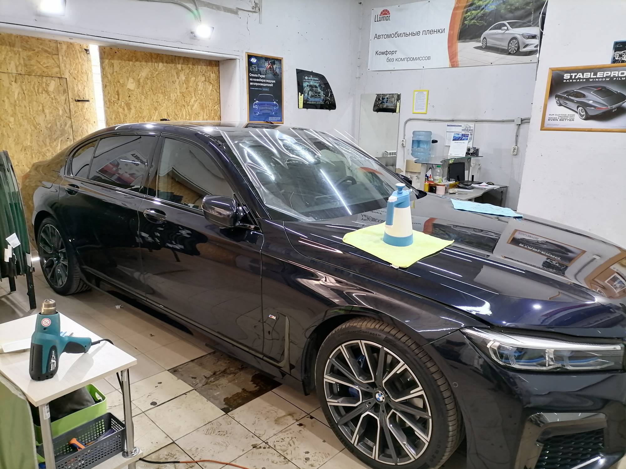 Подольске тонировка тонировка автомобиля. Тонировка авто в подольске. Тонированные стекла у автомобиля. Тонировка автомобиля в подольске. Двойные стекла с тонировкой.