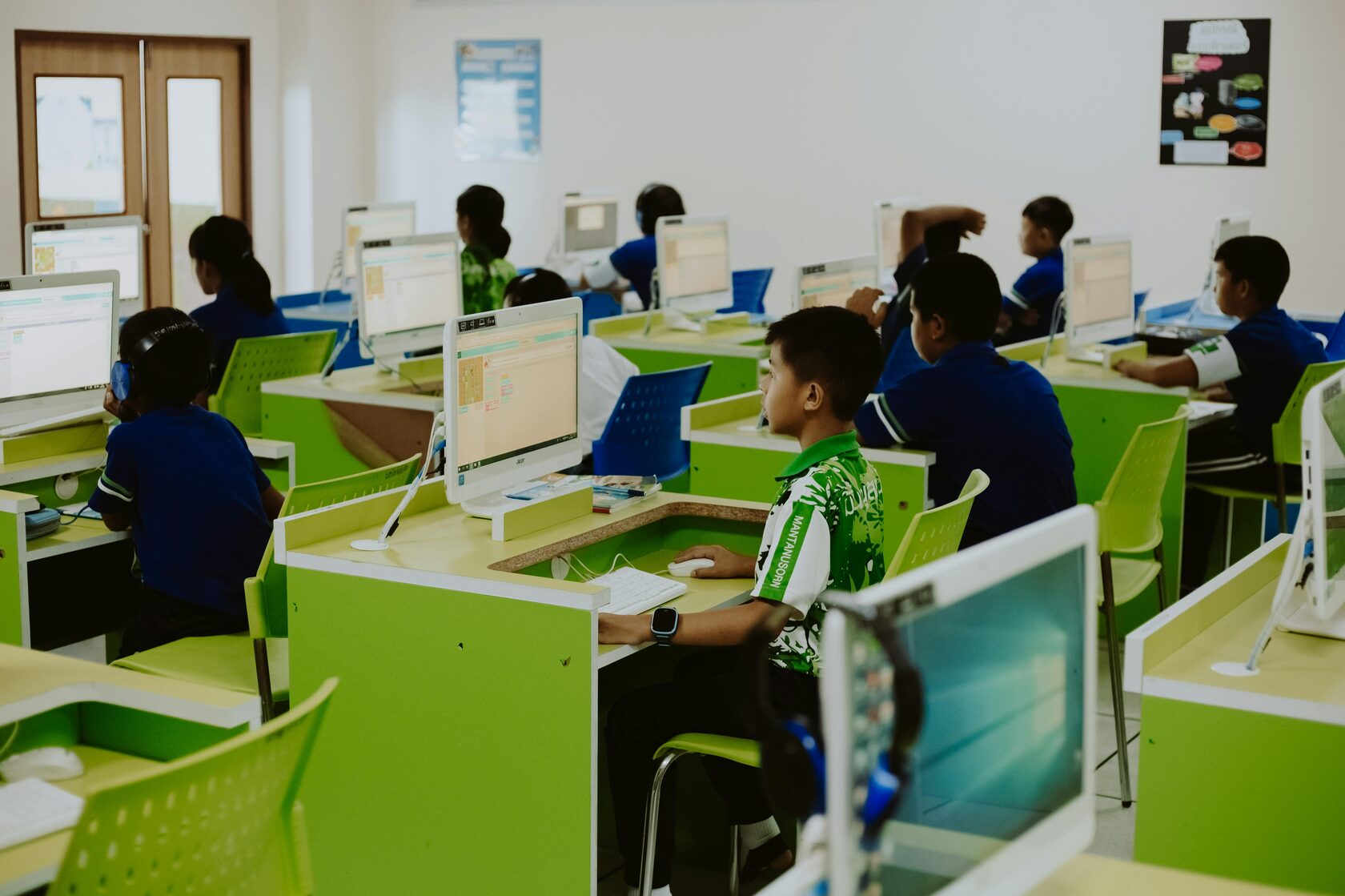 La Brecha Digital: Un Abismo de Desigualdad en la Era Tecnológica