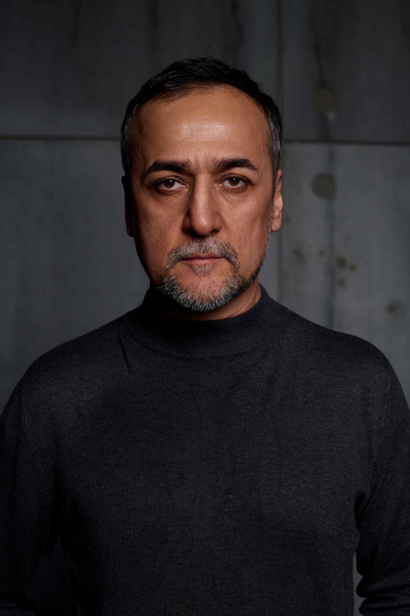 Порно орыс қыздарының ыңыранғанын көрсетеді Жағажайдағы видио порно