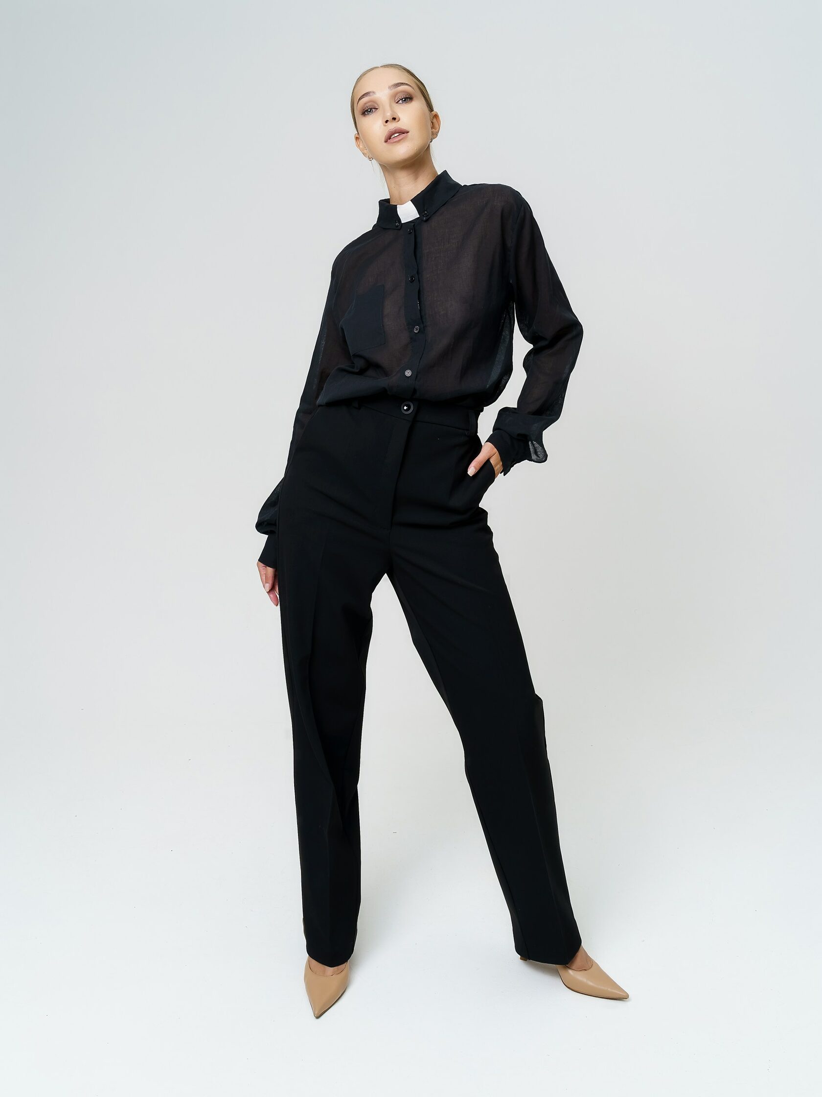 рубашка дизайнерская классическая базовая полупрозрачная черная хлопковая свободного силуэта с длинным рукавом и карманом с отстегивающимся белым воротничком купитьв интернет-магазине Greshi so mnoy