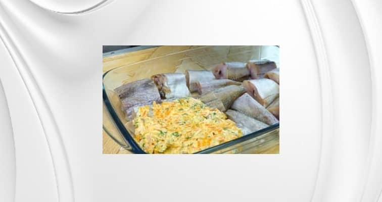 Приготовление минтая с овощами и сметаной в духовке: шаг 8