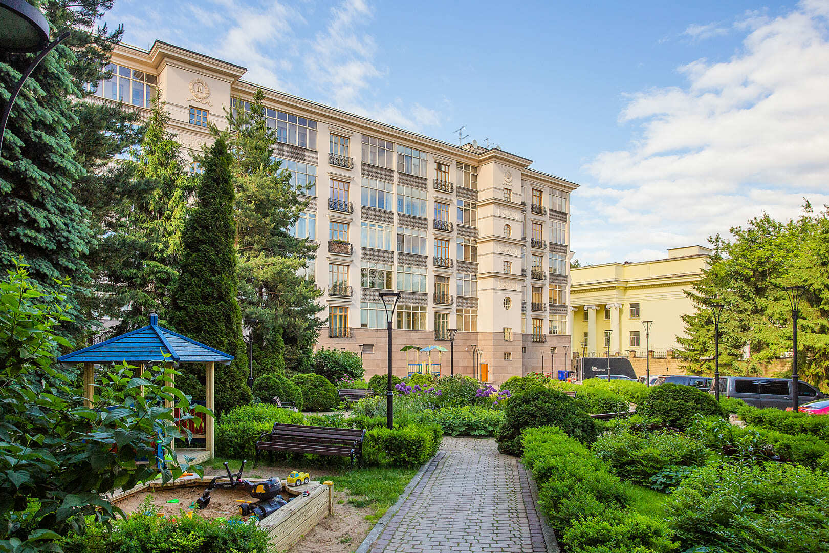 Четырехкомнатная квартира в Москве. ЖК «Монолит»