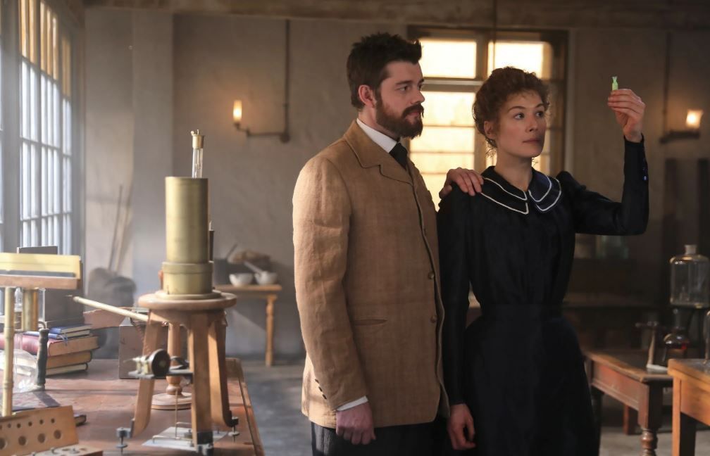 Кадр из фильма о Марии Склодовской-Кюри 2019 года  