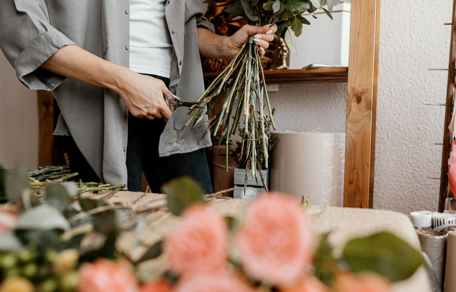 Преміальний букет з правильною обробкою стебел — догляд від флористів Bloom Rose