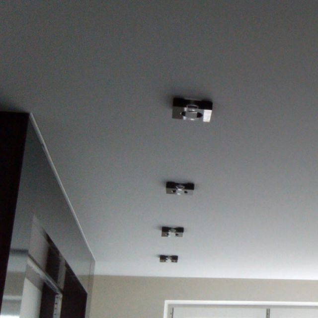 Матовый потолок в гостиной