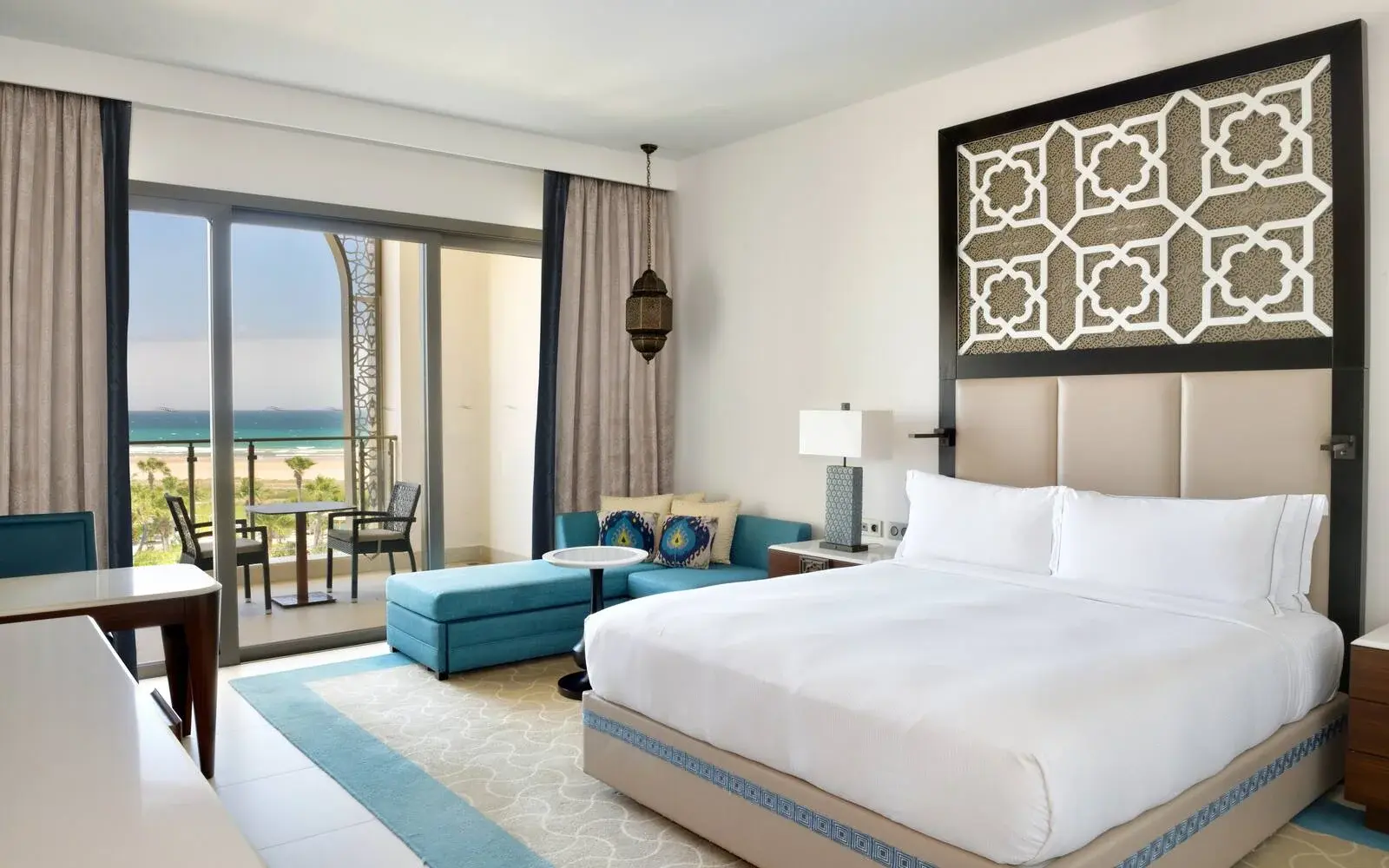 Номер с окном на побережье, Hilton Tangier Al Houara