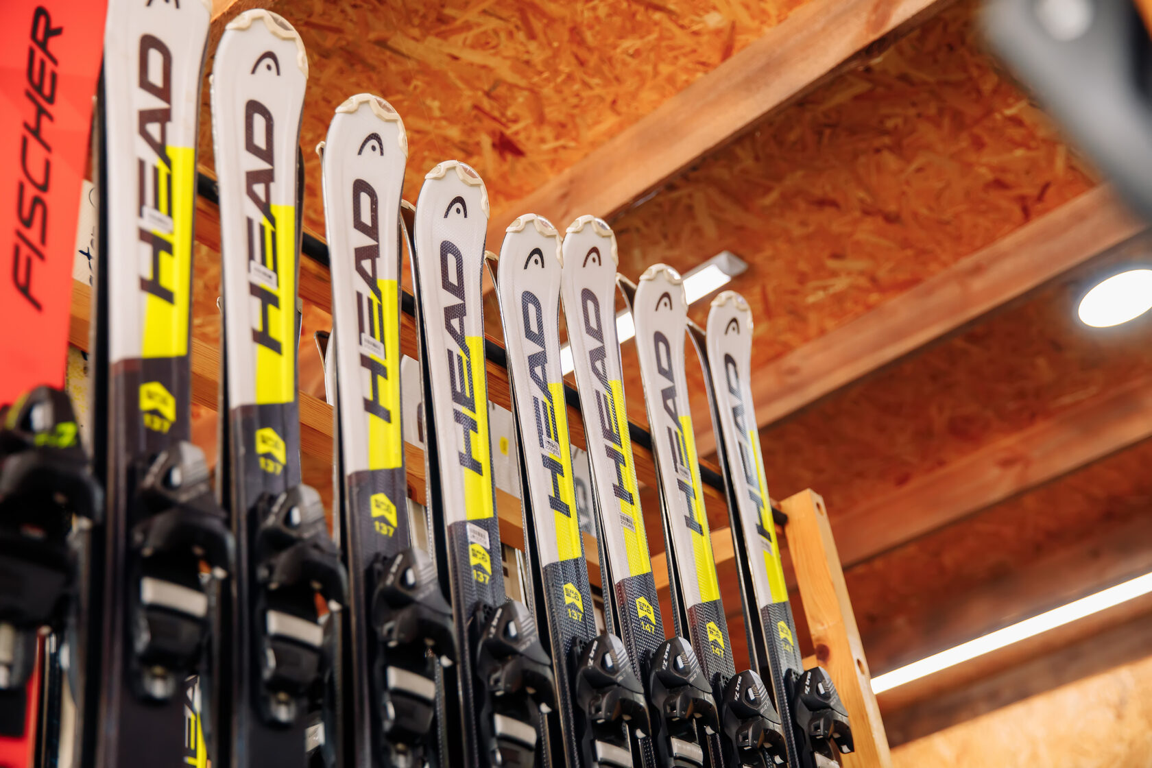 Прокат лыж. Лыжи напрокат. Прокат горнолыжного и сноубордического инвентаря. Технология проката горнолыжного инвентаря. Прокат лыж бор