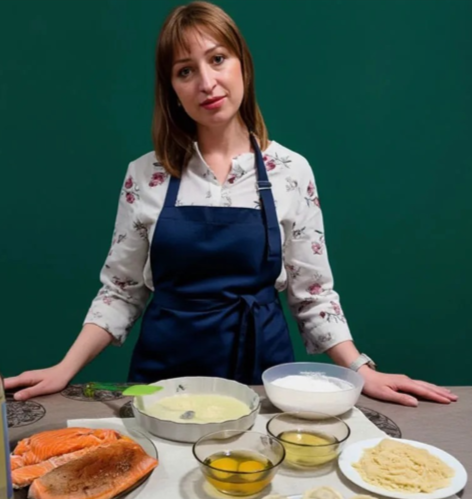 Шеф-повар Анна готовит на кухне