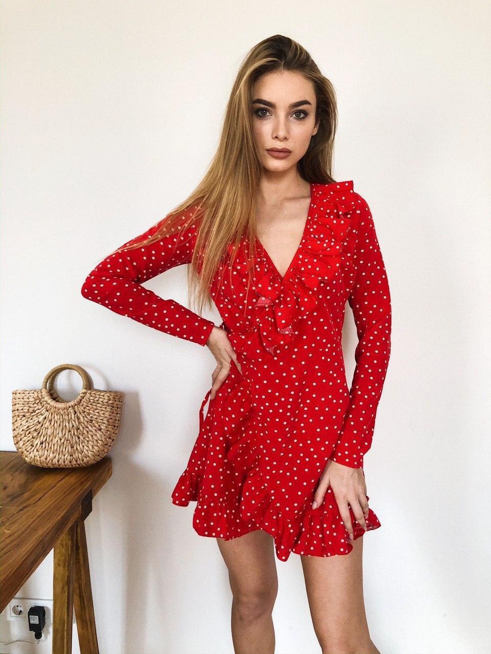Платье красное в мелкий цветочек фото