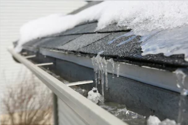Уборка льда с карнизов - заказать услугу | Крышов | Тюмень